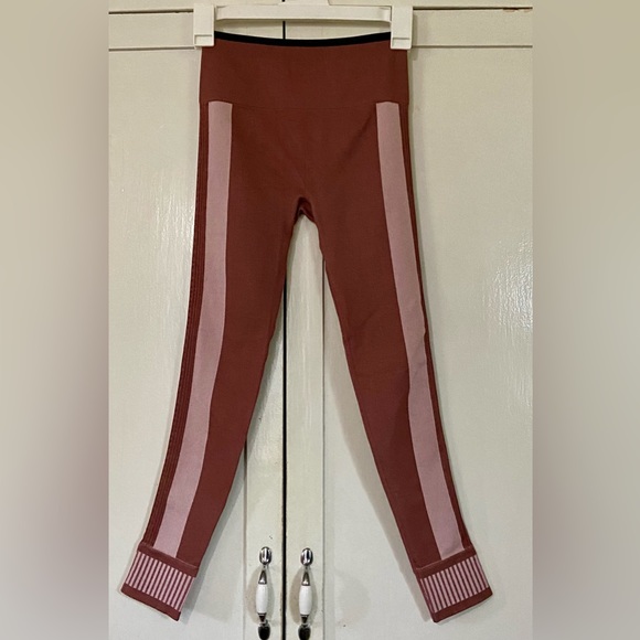 Fabletics High Waisted Color Block Leggings - Picture 4 of 8